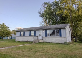 105 Green Street, San Pierre, Indiana, 3 Bedrooms Bedrooms, 6 Rooms Rooms,2 BathroomsBathrooms,Residential,For Sale,Green,NRA828354