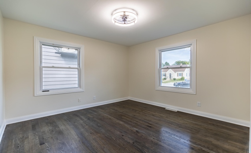 430 N Rensselaer Ave-26