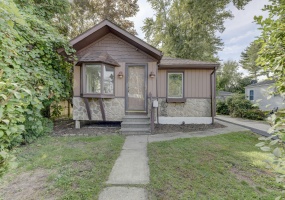 824 Elm Street, Valparaiso, Indiana, 3 Bedrooms Bedrooms, 7 Rooms Rooms,3 BathroomsBathrooms,Residential,For Sale,Elm,NRA828721