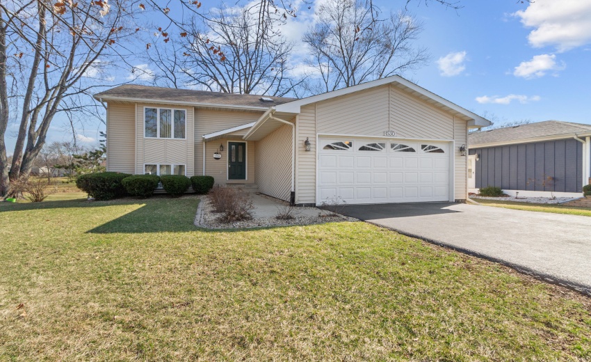 Four Bedroom Golf Course Home!