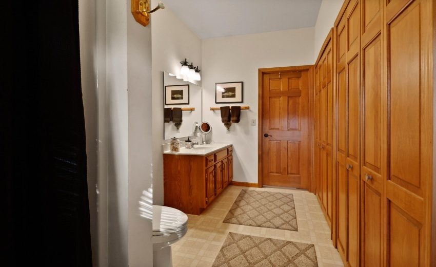 Large Lower Level Full Bath