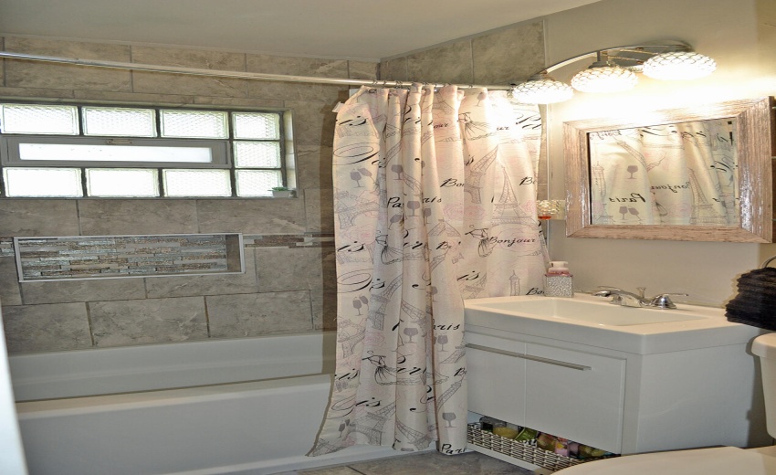 Bath full tile surround