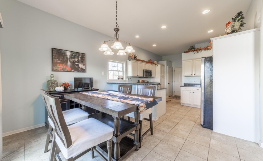 GDiningTowerRoad0034