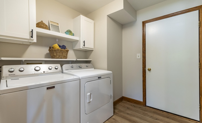 4934 Oriole Ave-laundry