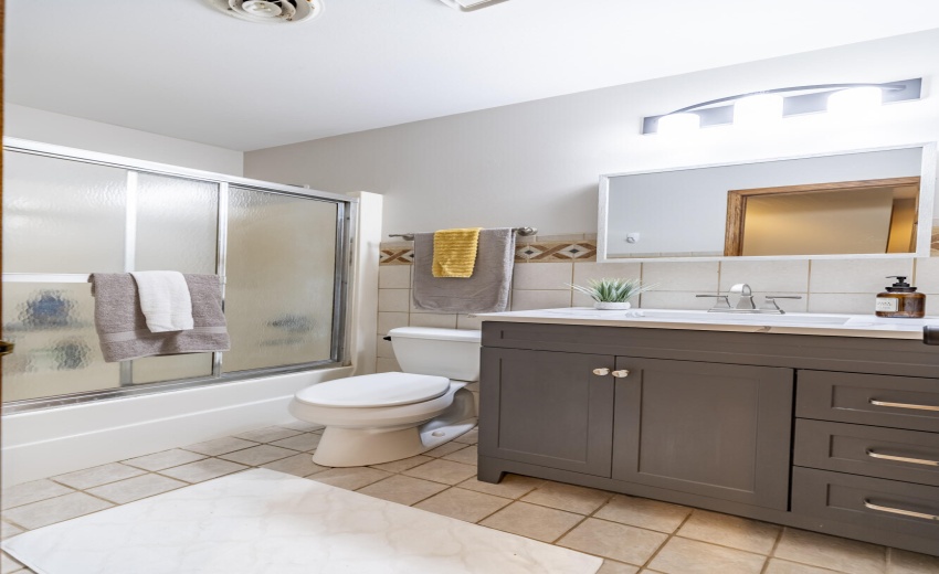 4934 Oriole Ave-uppe ba