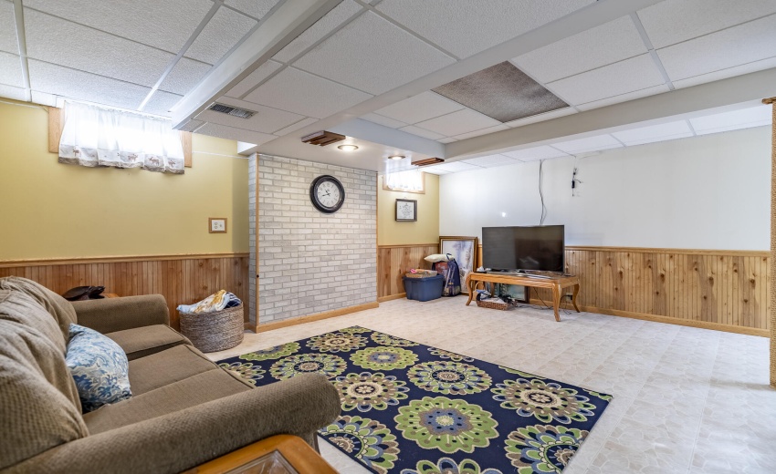 4934 Oriole Ave-basement tv