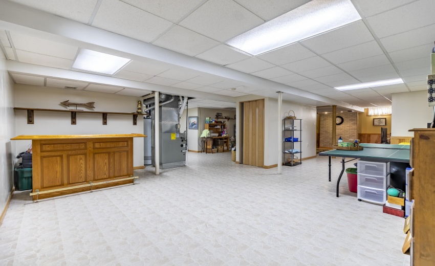 4934 Oriole Ave-dry bar