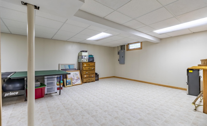 4934 Oriole Ave-ping pong