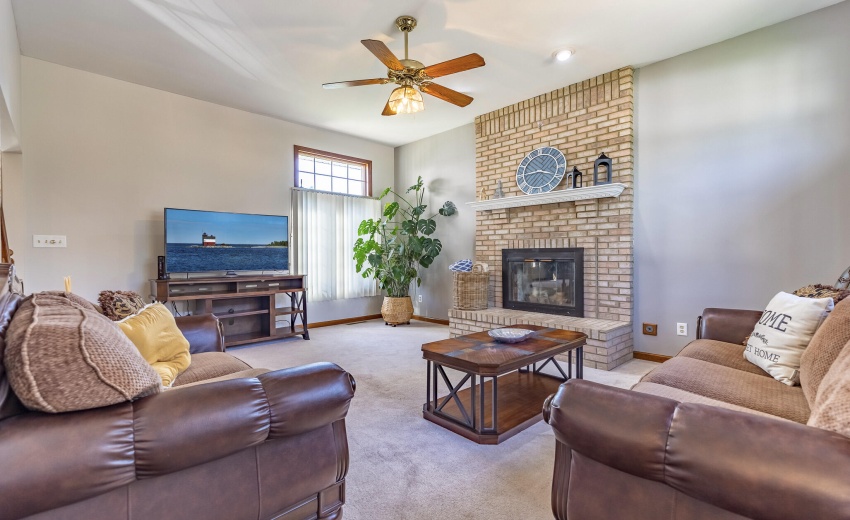 4934 Oriole Ave-lr tv