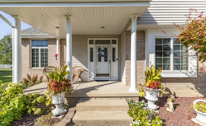 4934 Oriole Ave-front porch