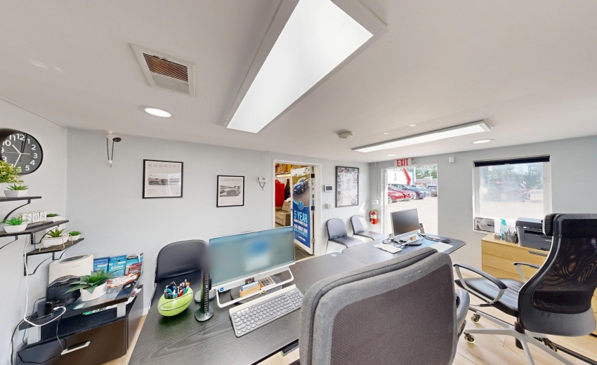 7340 Calumet Ave Sales Ofc 4