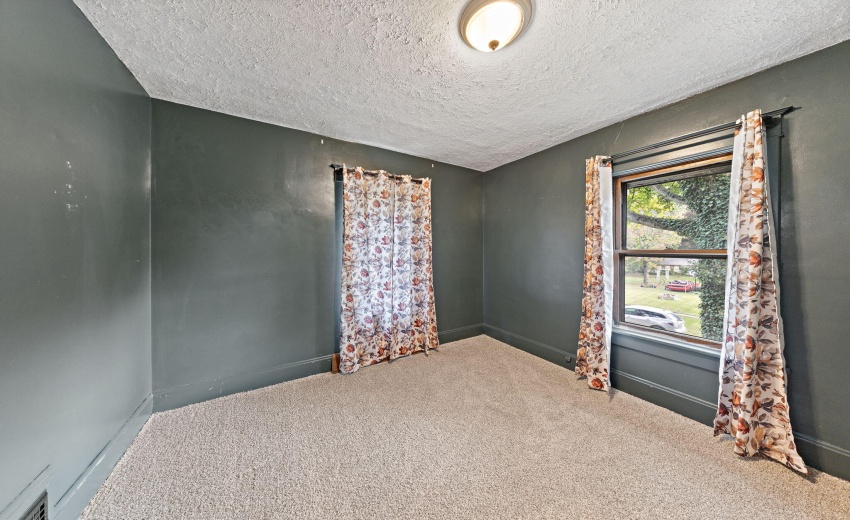 18-web-or-mls-411-e-hamilton-st