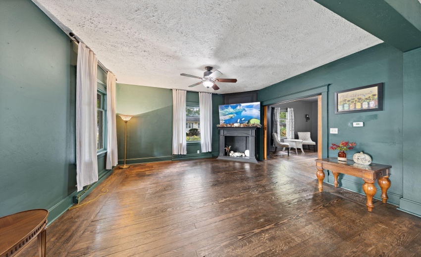 7-web-or-mls-411-e-hamilton-st