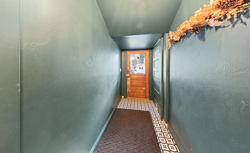 16-web-or-mls-411-e-hamilton-st