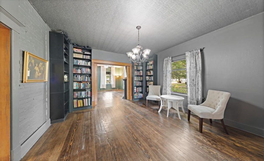 9-web-or-mls-411-e-hamilton-st