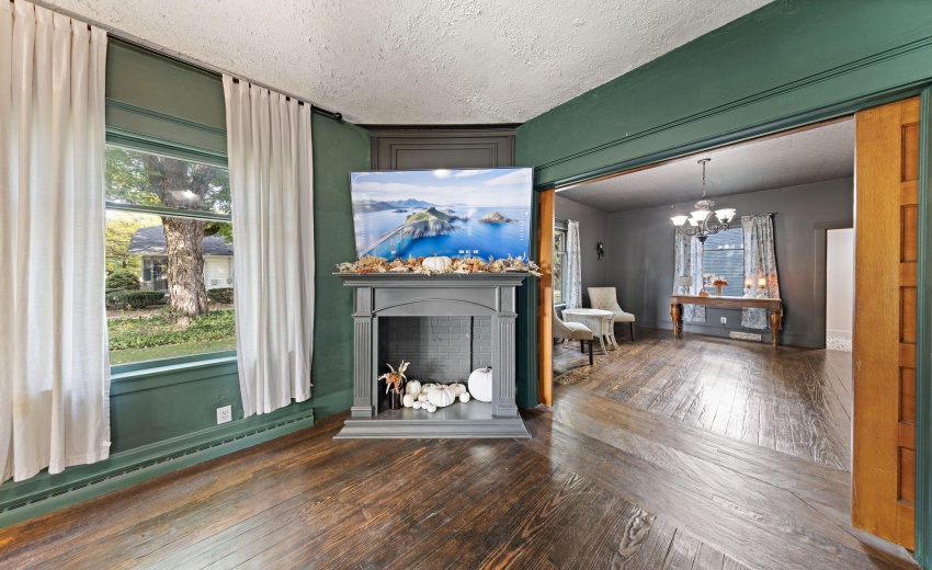 11-web-or-mls-411-e-hamilton-st