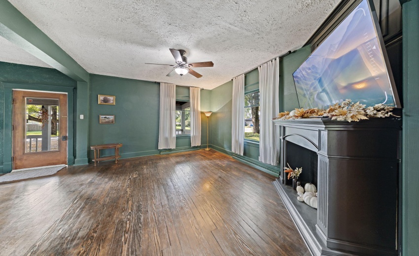 10-web-or-mls-411-e-hamilton-st