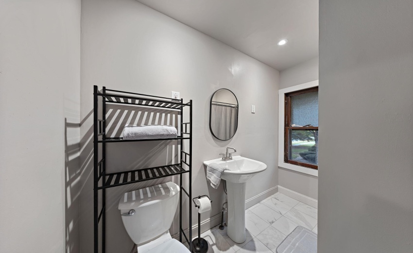 20-web-or-mls-411-e-hamilton-st