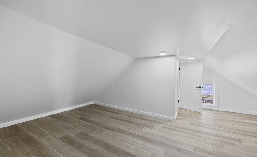 3-web-or-mls-1008-e-michigan-blvd