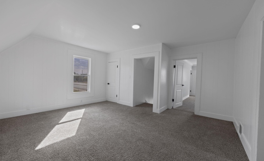 9-web-or-mls-1008-e-michigan-blvd