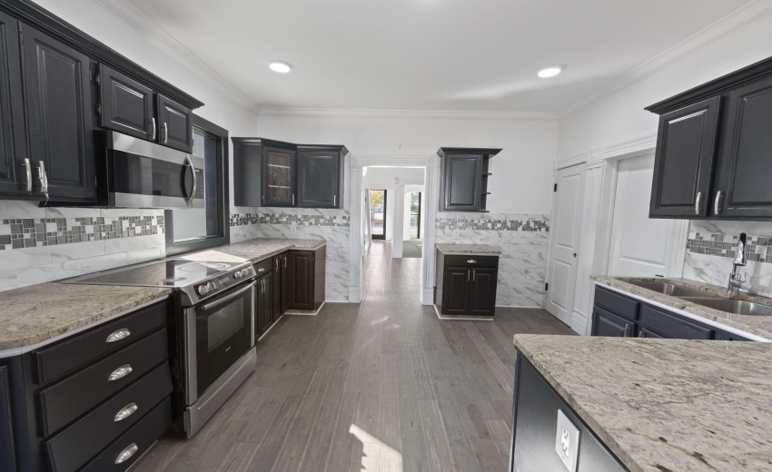 15-web-or-mls-1008-e-michigan-blvd