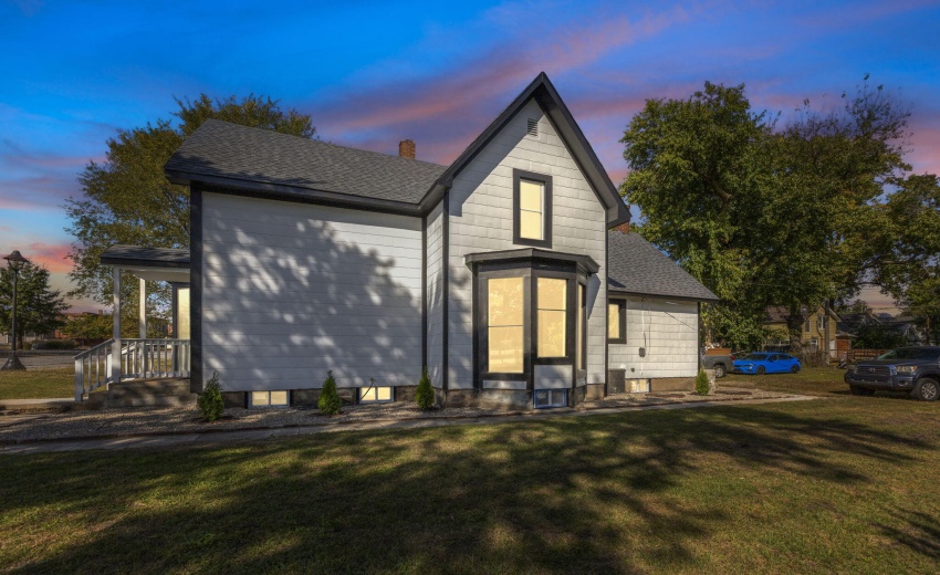 2-web-or-mls-1008-e-michigan-blvd