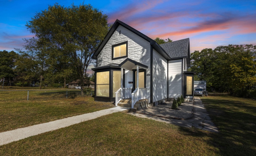 1-web-or-mls-1008-e-michigan-blvd