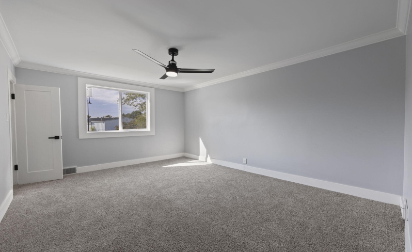 11-web-or-mls-1008-e-michigan-blvd