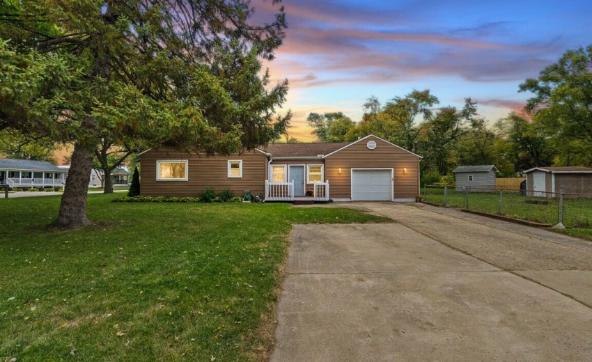 221 Cedar FIVREE SIDE VIEW