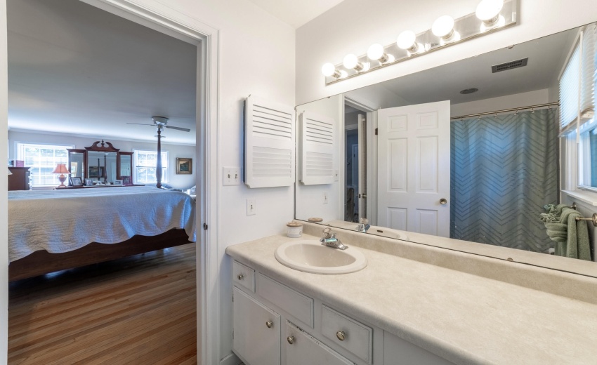 Prime bedroom bathroom