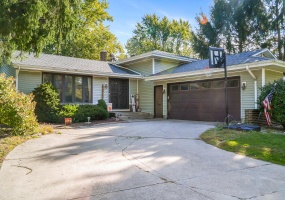 8435 Van Buren Court, Munster, Indiana, 3 Bedrooms Bedrooms, 7 Rooms Rooms,2 BathroomsBathrooms,Residential,For Sale,Van Buren,NRA829997