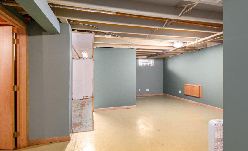 011_251028-1207kenwoodave-11_420