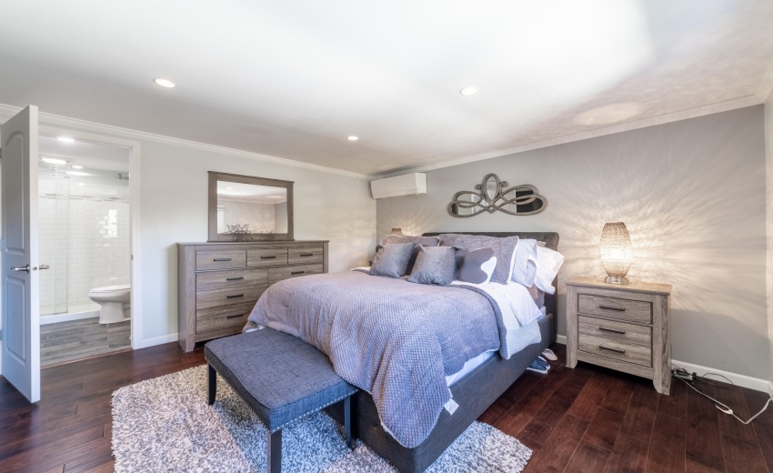 JPrimeBedOakwood0042