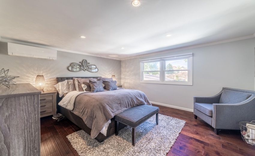 JPrimeBedOakwood0045