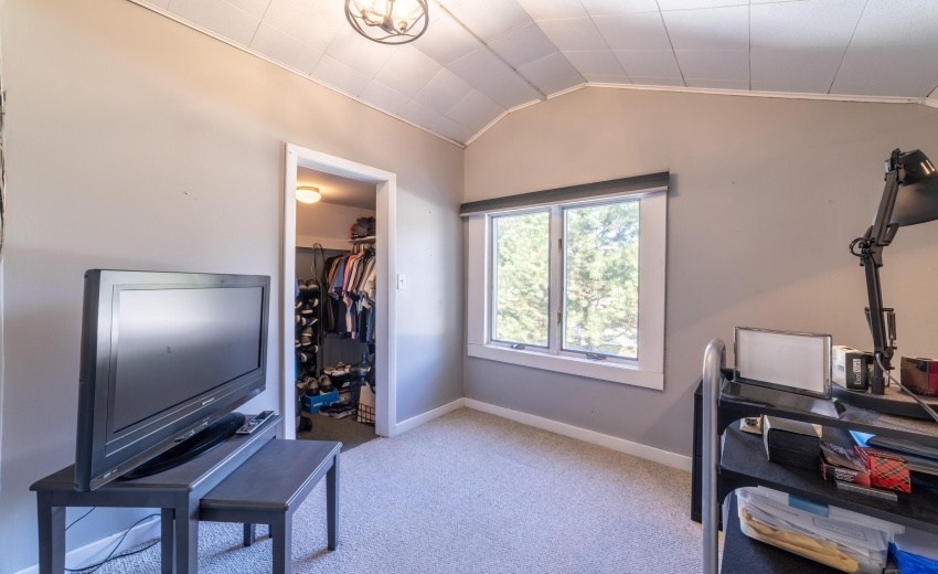 MThirdBedOakwood0041