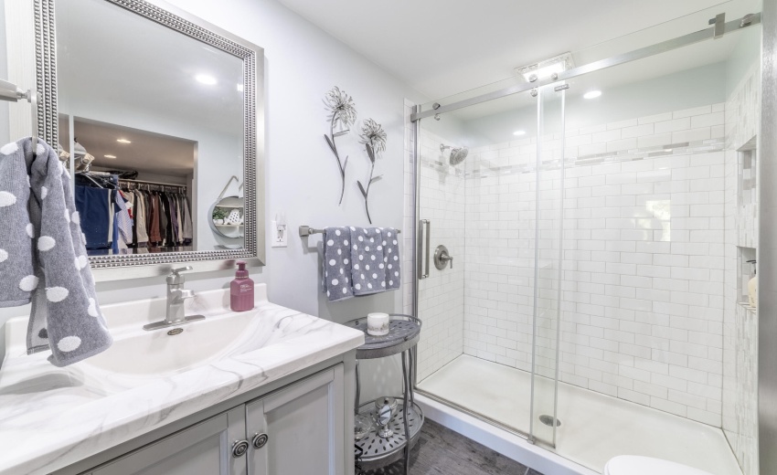 KPrimeBathOakwood0046