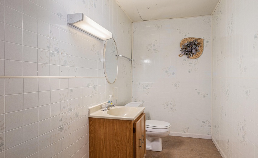 019_251103-2593hamstromrd-40_509