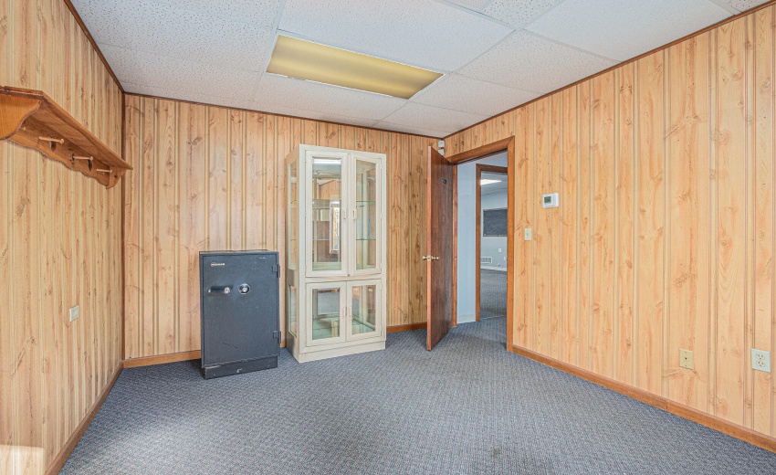 017_251103-2593hamstromrd-36_715