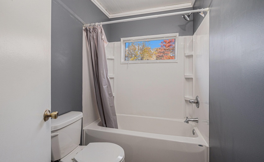 012_251103-2593hamstromrd-28_58