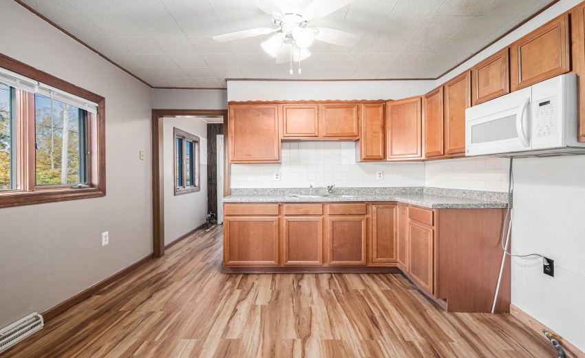 008_251103-2593hamstromrd-17_177