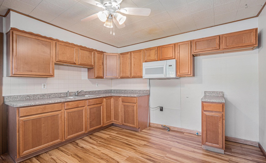 007_251103-2593hamstromrd-33_155