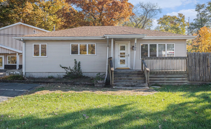 004_251103-2593hamstromrd-16_623