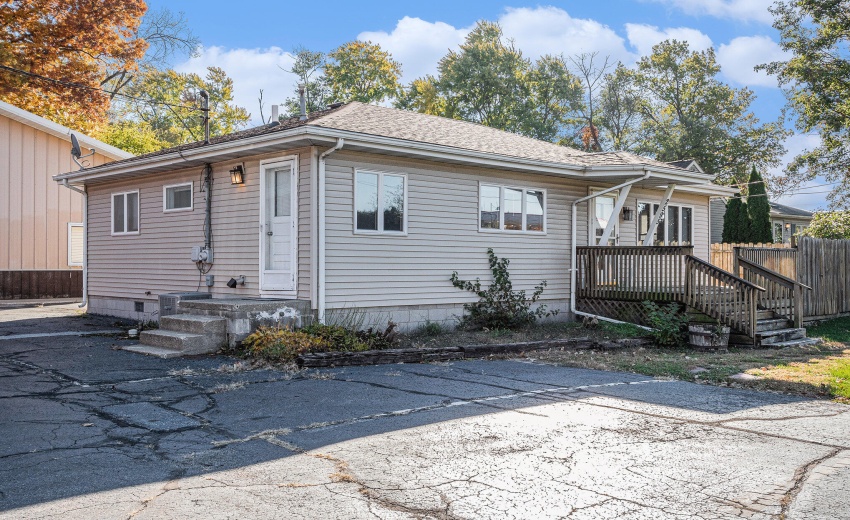 025_251103-2593hamstromrd-14_699