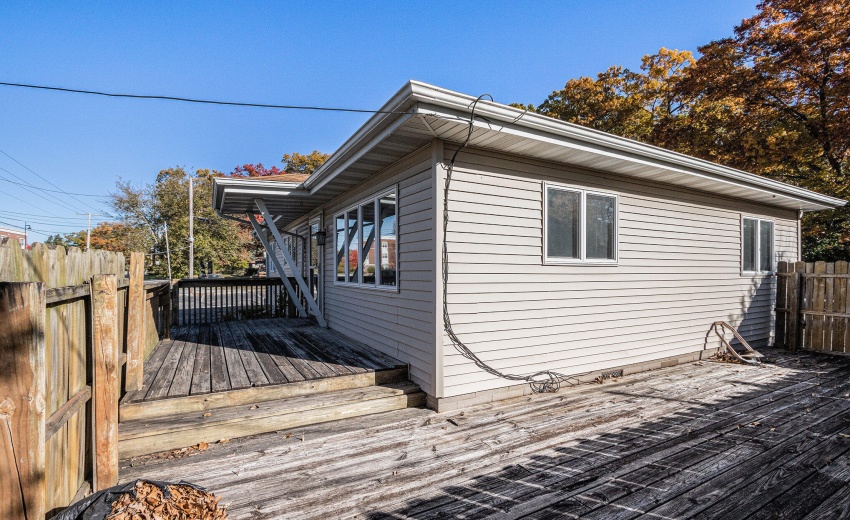 023_251103-2593hamstromrd-35_898