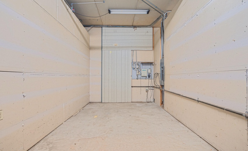 020_251103-2593hamstromrd-43_582