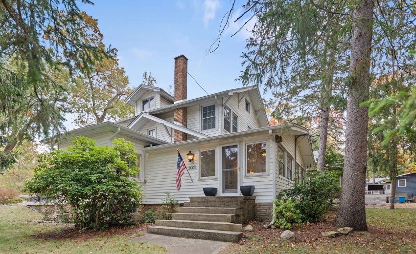 2005 Front Entrance onto Porch