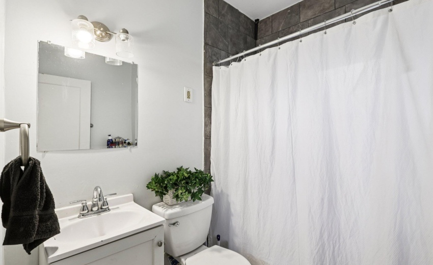 16-web-or-mls-W 41st Ave-S1211-016