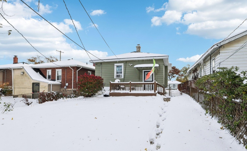 23-web-or-mls-W 41st Ave-S1211-023