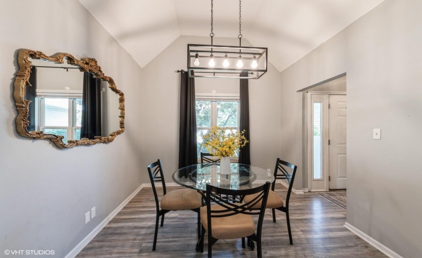 10_206ParkwoodDr_2_DiningRoom_Large