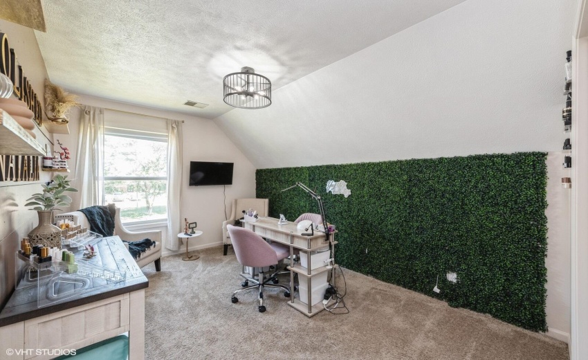 14_206ParkwoodDr_18_Bedroom_Large